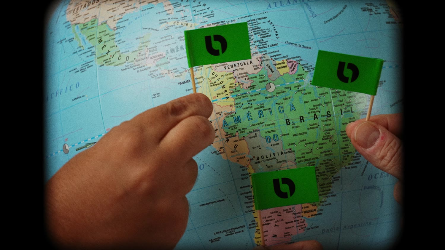Bandeiras da Bitso espalhadas pelo mapa das Américas