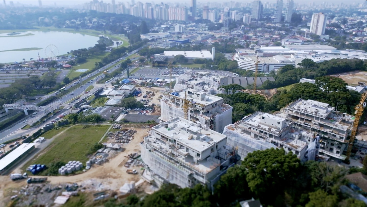 Vista aérea de um canteiro de obras