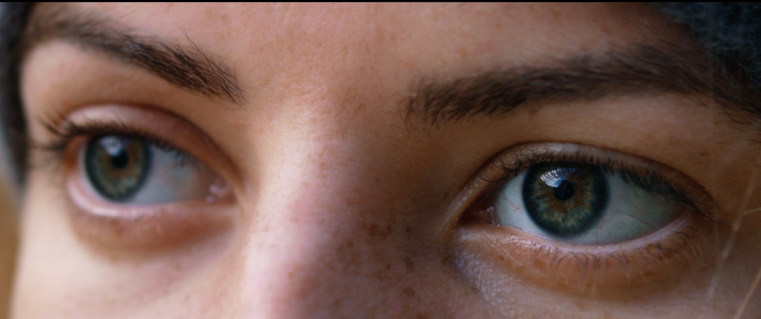 Close nos olhos de uma pessoa