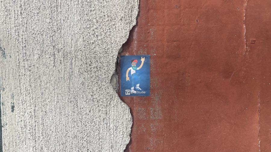 O adesivo da ZNE, em mais um lugar