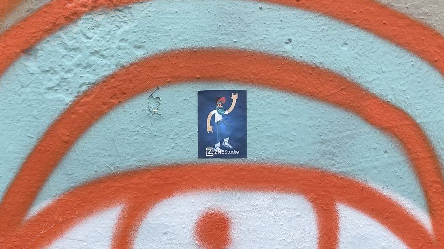 O adesivo da ZNE, em mais um lugar